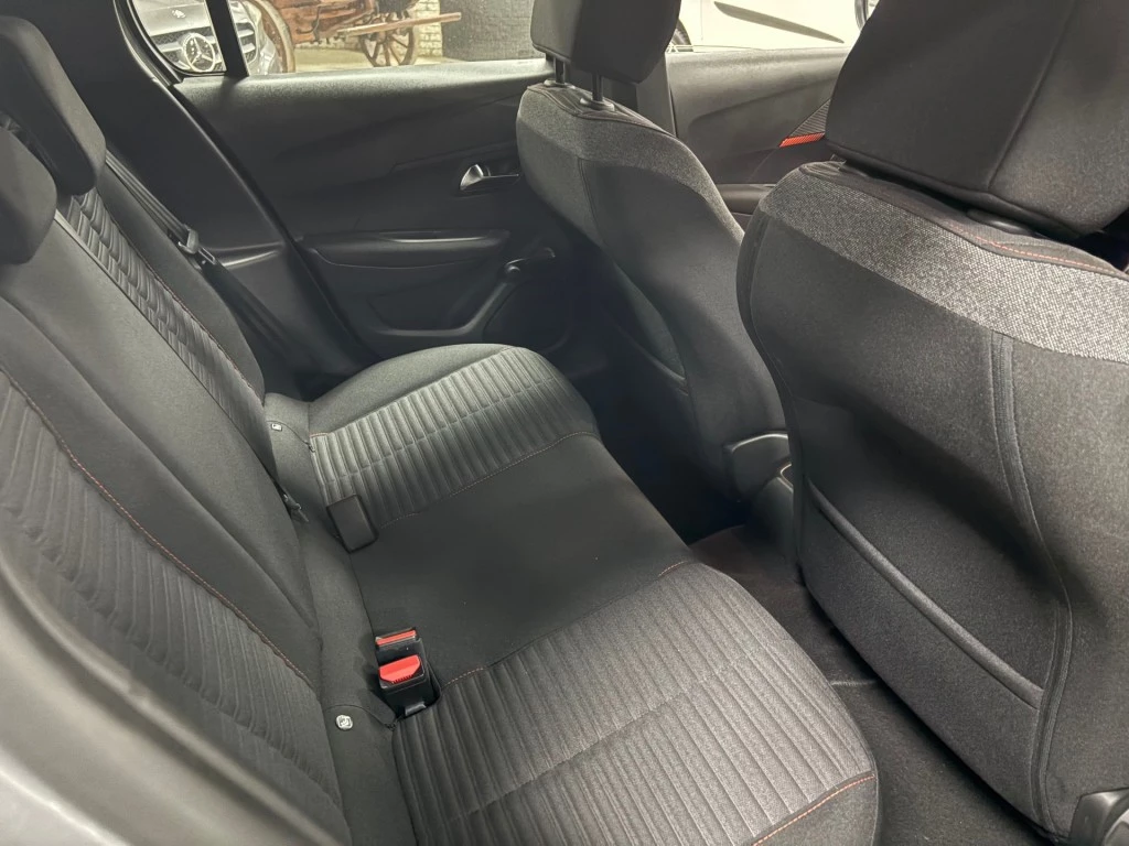 Peugeot 208 – foto 11