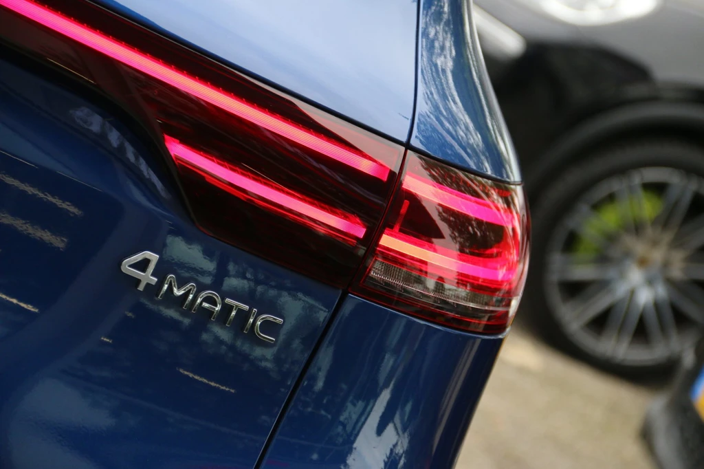 Mercedes-Benz EQC – foto 8