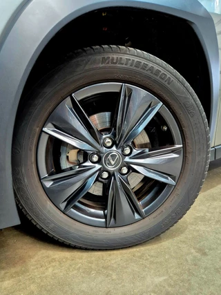 Lexus UX – thumbnail 16