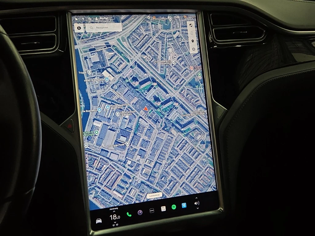 Tesla Model X – foto 16