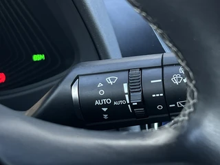 Lexus UX – thumbnail 18