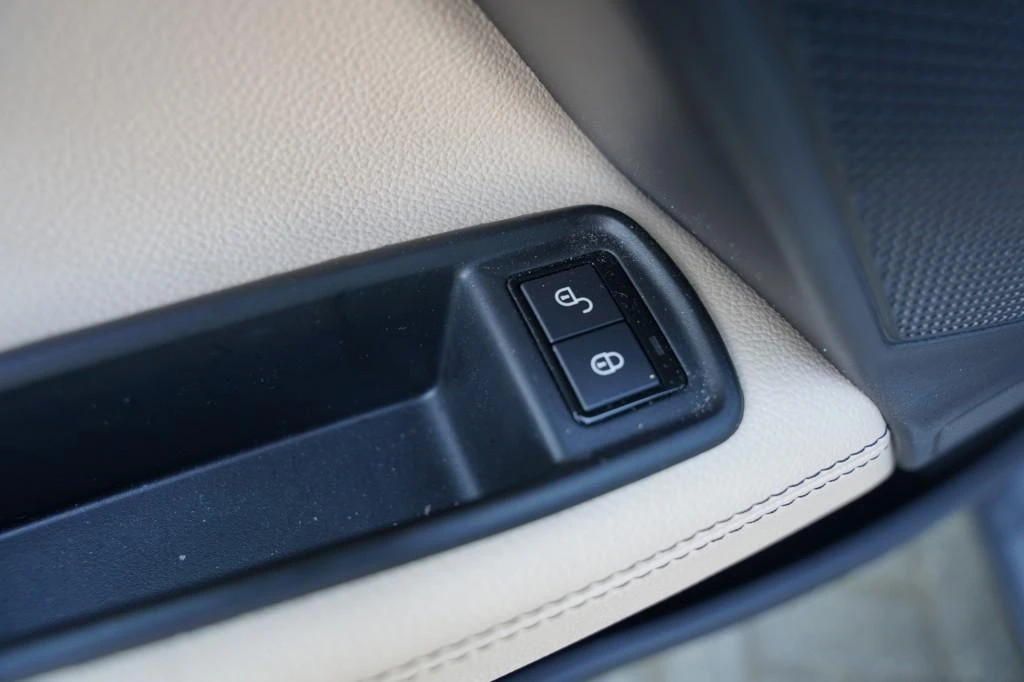 Jaguar XE – foto 28