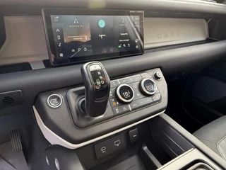 Land Rover Defender – thumbnail 22