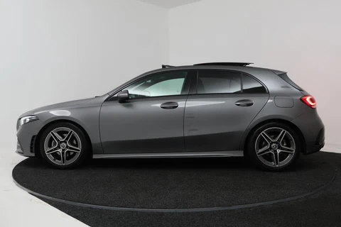 Mercedes-Benz A-klasse 180 Business Solution AMG (PANORAMADAK, STOELVERWARMING, SFEERVERLICHTING, CAMERA, BURMEISTER)