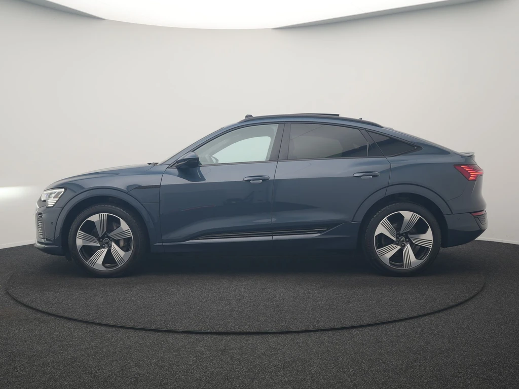 Audi Q8 Sportback e-tron – foto 3