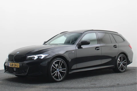 BMW 3 Serie Touring 320e Leer, Panoramadak, ACC, Camera, Verwarmd Stuurwiel, LED, Apple Carplay, 19''