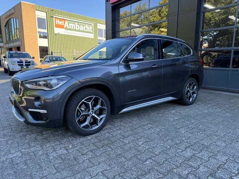 BMW X1 XDRIVE20I HIGH EXEC. BJ.2018 PANO TREKHAAK HEAD-UP LEDER