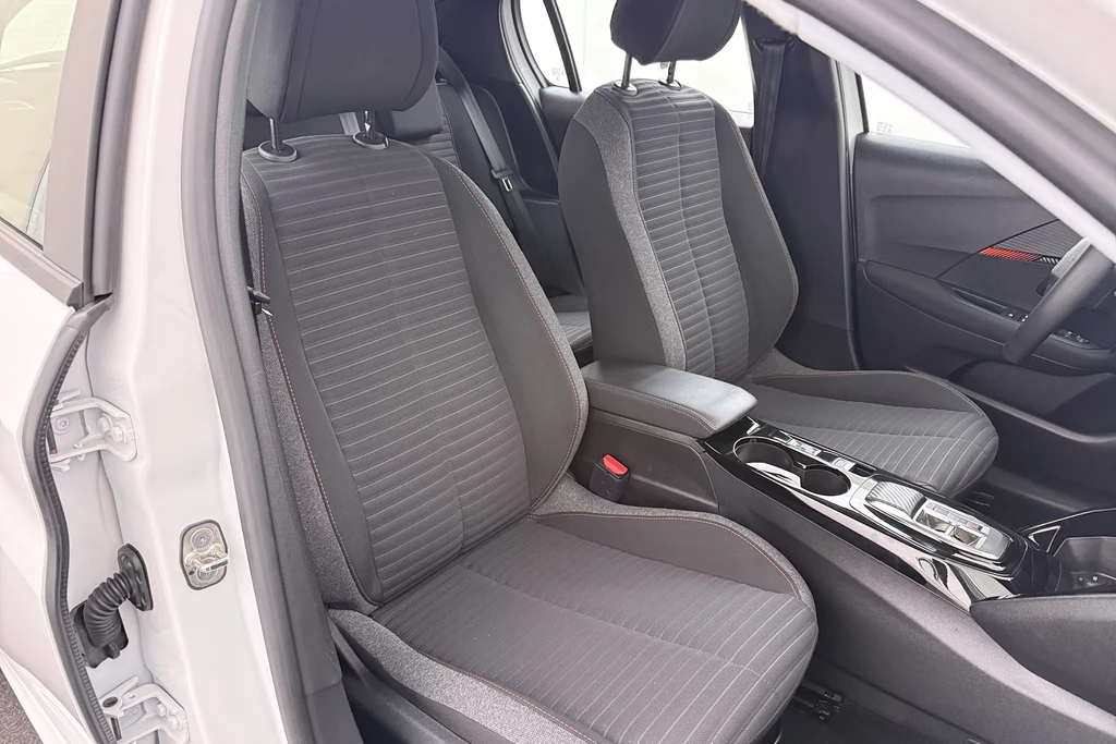 Peugeot e-208 – foto 14