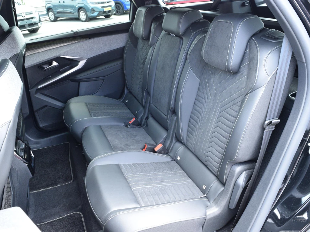 Peugeot e-5008 – foto 21