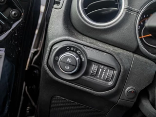 Jeep Wrangler – thumbnail 23