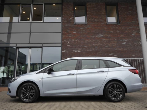 Opel Astra Sports Tourer 1.2 Edition 2020 | Stoel en stuurverwarming | Trekhaak | Lichtmetalen velgen | Navigatie | 130PK | Airco