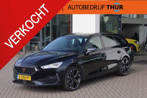 CUPRA Leon Sportstourer 1.4 e-Hybrid VZ Business PL €629 p/m* 245PK / 180kW, 19" LMV, achteruitrijcamera, park assist, klasse III alarm, draadloos laden, keyless advanced entry en go, 12 volt stekker kofferbak LED verlichting, vision plus driving profile Cupra virtual cockpit navigatie ambiente verlichting DAB+ parkeersensor 3 zone climatronic stoelverwarming spiegels inklapbaar, achteruitrijcamera, cruise control draadloos telefoonladen adaptief onderstel, Full link XDS spredifferentieel mistlampen voor