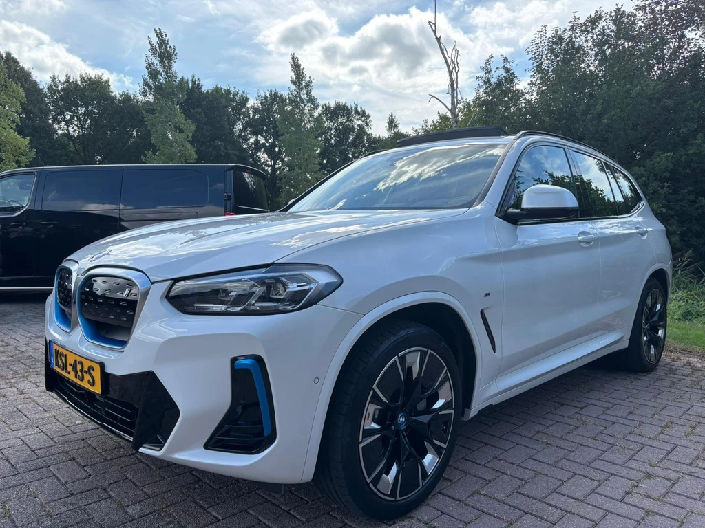 BMW iX3 – foto 1