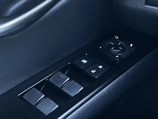 Lexus UX – thumbnail 10