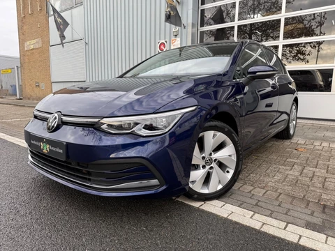 Volkswagen GOLF 1.5 eTSI Style LED/LMV17/PDC/NAVI/VIRTU/PANO