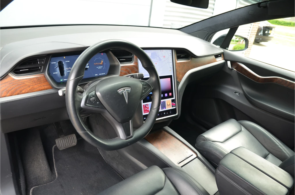 Tesla Model X – foto 11