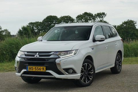 Mitsubishi Outlander 2.0 PHEV Instyle Plus - White Pearl Metallic - Topstaat