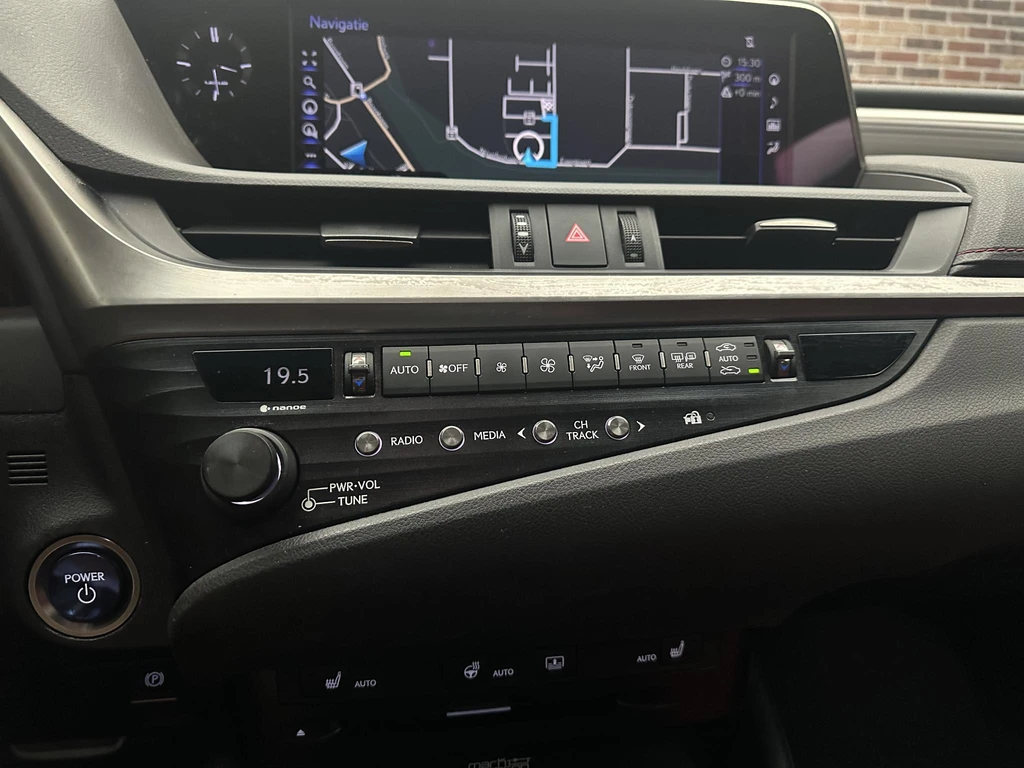 Lexus ES – foto 25