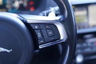 Jaguar F-PACE – thumbnail 24