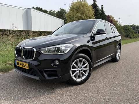 BMW X1 sDrive18i Centennial Executive / NAVI / CRUISE / AIRCO / TREKHAAK / 101dkm! NAP!