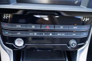 Jaguar XE – thumbnail 22