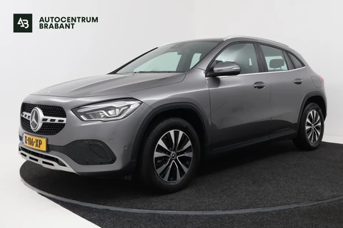 Mercedes-Benz GLA-klasse 180 Business Solution (STOELVERWARMING, CAMERA, CRUISE CONTROL, PARKEERSENSOREN)