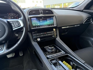 Jaguar F-PACE – thumbnail 23