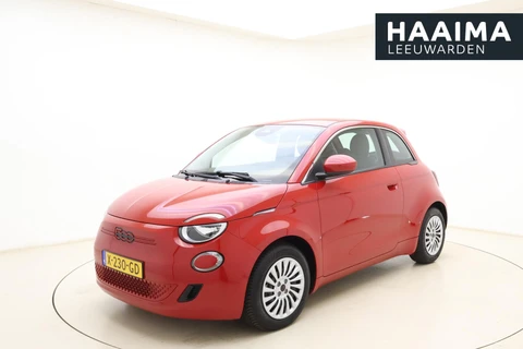 Fiat 500e RED 24 kWh | Navigatie | Climate control | Weinig kilometers | Keyless start | Cruise control | 100% Elektrisch