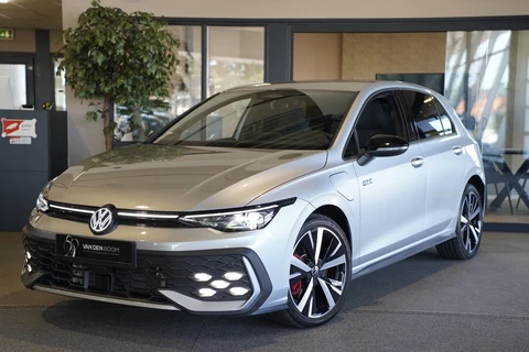 Volkswagen Golf 8.5 1.5 eHybrid GTE 272PK Facelift IQ Matrix Mistlamp HuD Cam Navi