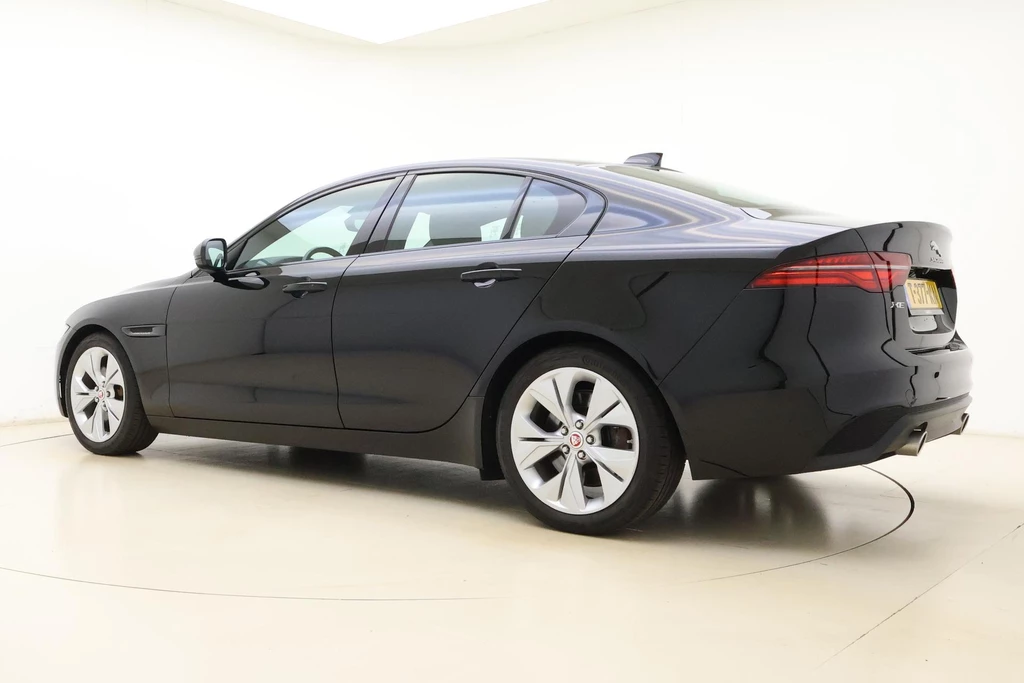 Jaguar XE – foto 4