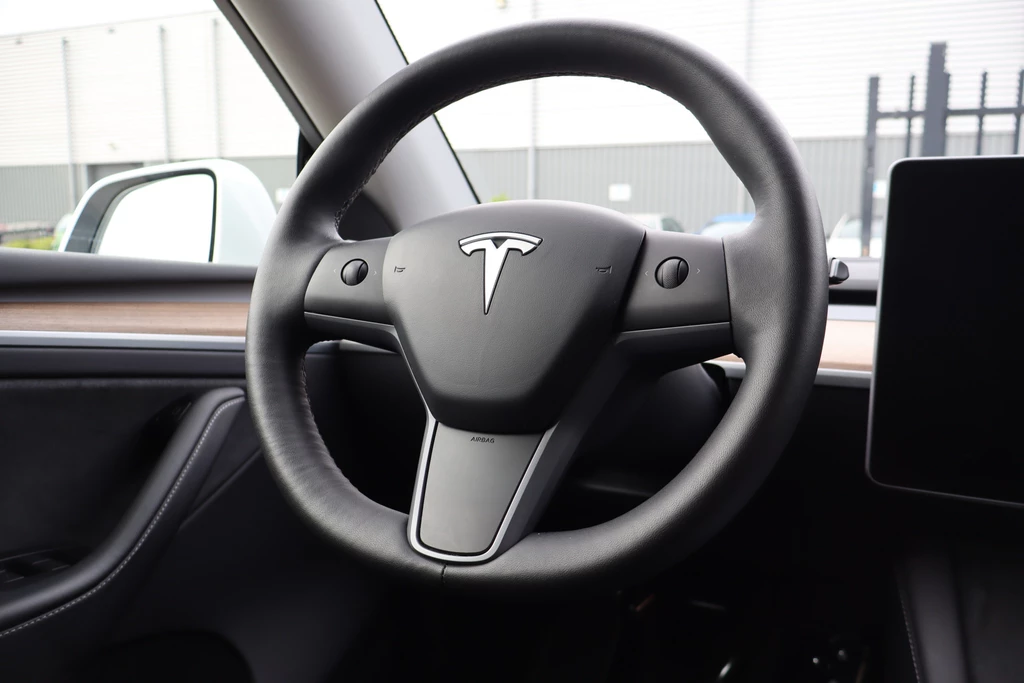 Tesla Model Y – foto 12