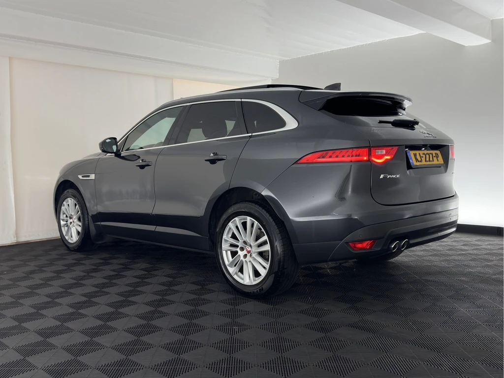 Jaguar F-PACE – foto 2