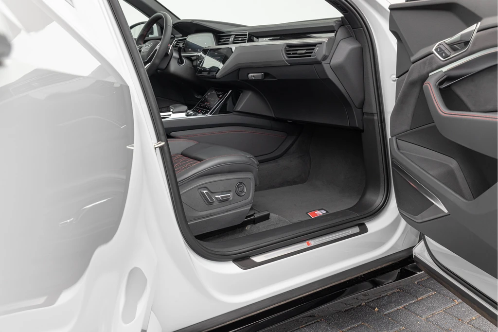 Audi Q8 Sportback e-tron – foto 15