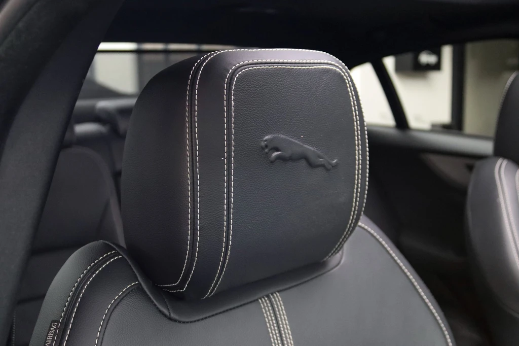 Jaguar XE – foto 16