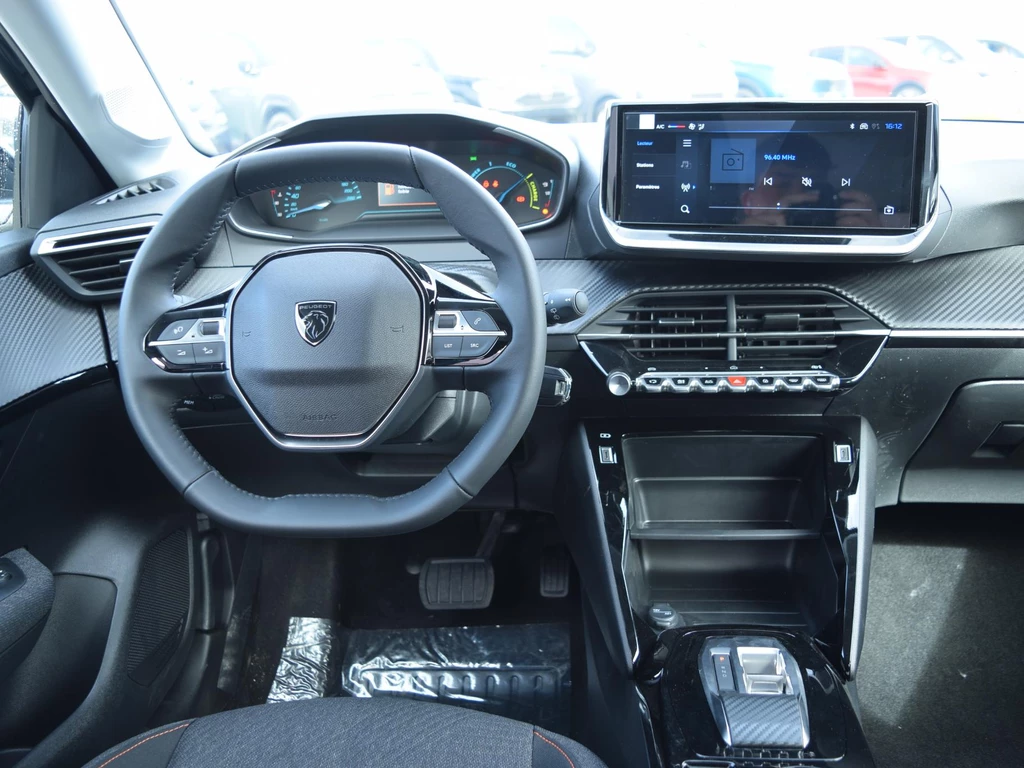 Peugeot 208 – foto 10