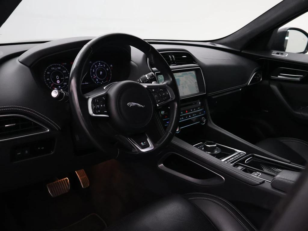 Jaguar F-PACE – foto 30