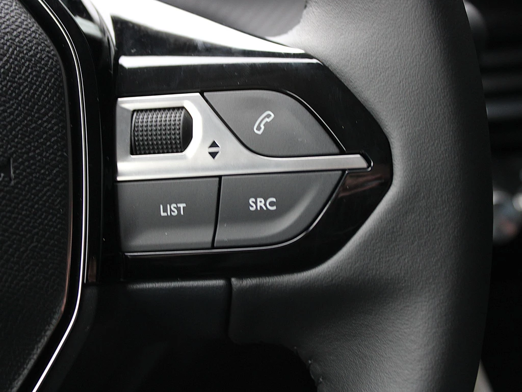 Peugeot 208 – foto 24
