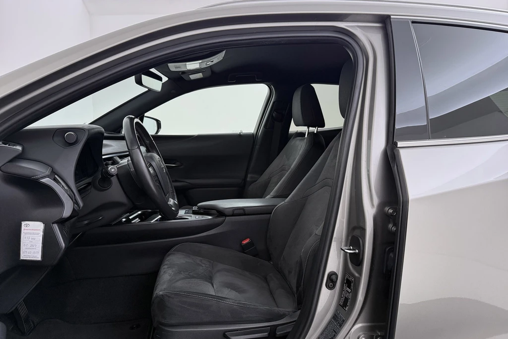 Lexus UX – foto 14