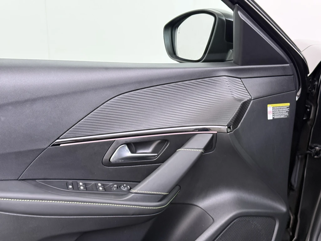 Peugeot e-208 – foto 32