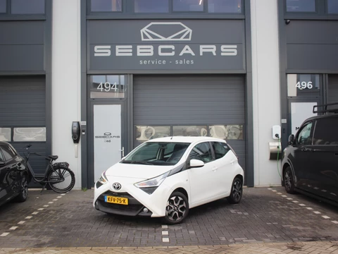 Toyota Aygo 1.0 VVT-i x-play CARPLAY, CAMERA, AUTOMAAT, BTW AUTO