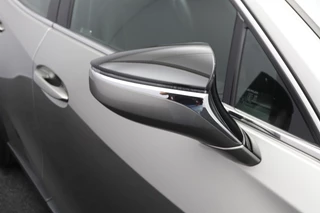 Lexus UX – thumbnail 32