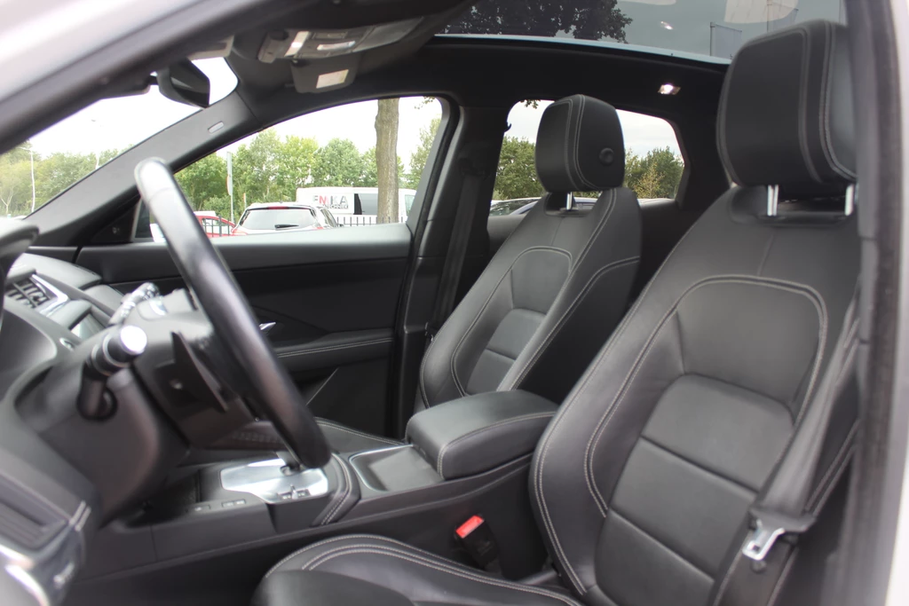 Jaguar E-PACE – foto 11