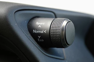 Lexus UX – thumbnail 13