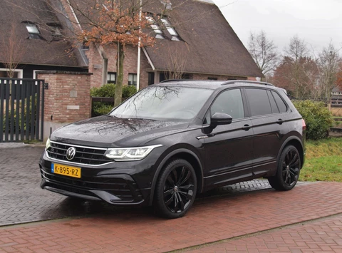 Volkswagen Tiguan 1.5 TSI R-Line Business+ | Black Style | Sfeerverlichting | Leer | Virtual Cockpit | Apple Carplay | NL-Auto |