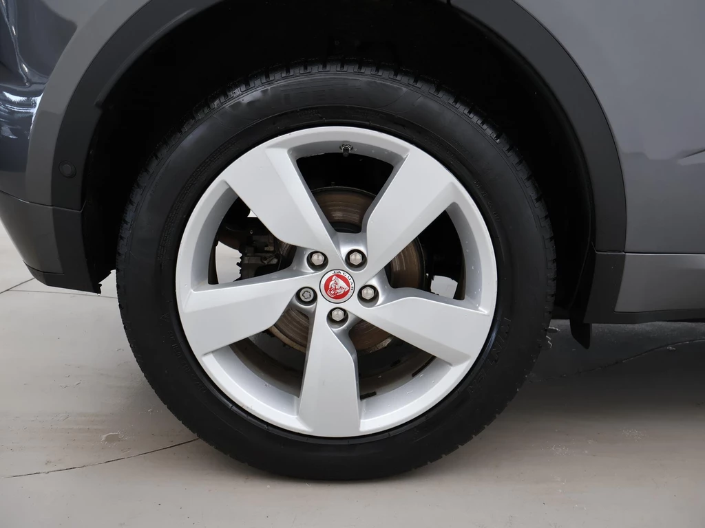Jaguar E-PACE – foto 18
