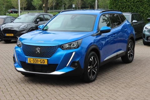 Peugeot e-2008 EV Allure Pack 50 kWh / SoH 91 % / Camera / Keyless / CarPlay / Half Leder / 17'' / Stoelverwarming / DAB / Cruise Control