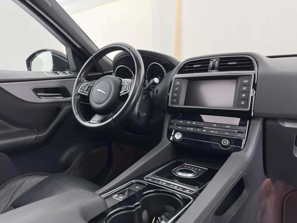 Jaguar F-PACE – foto 9