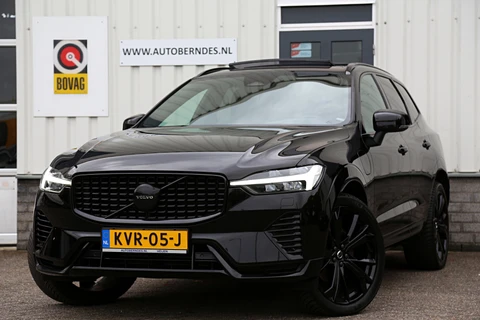 Volvo XC60 2.0 T6 Plug-in hybrid Long Range AWD Plus Black edition*Perfect Volvo Onderh.*Pano/Elek. Trekhaak/R-Design Stoelen/Stoelverw.V+A/Stuurverw./ACC/Pilot ass./360 Camera/Memorie/BLIS/Parkeersens.V+A/21 inch LM*