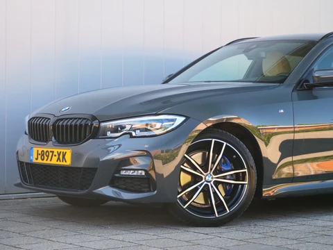 BMW 3 Serie Touring 318i High Executive Edition 157 Pk Automaat Navi / DAB / Apple Carplay / Leer / M-pakket