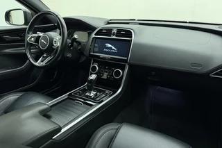 Jaguar XE – thumbnail 17